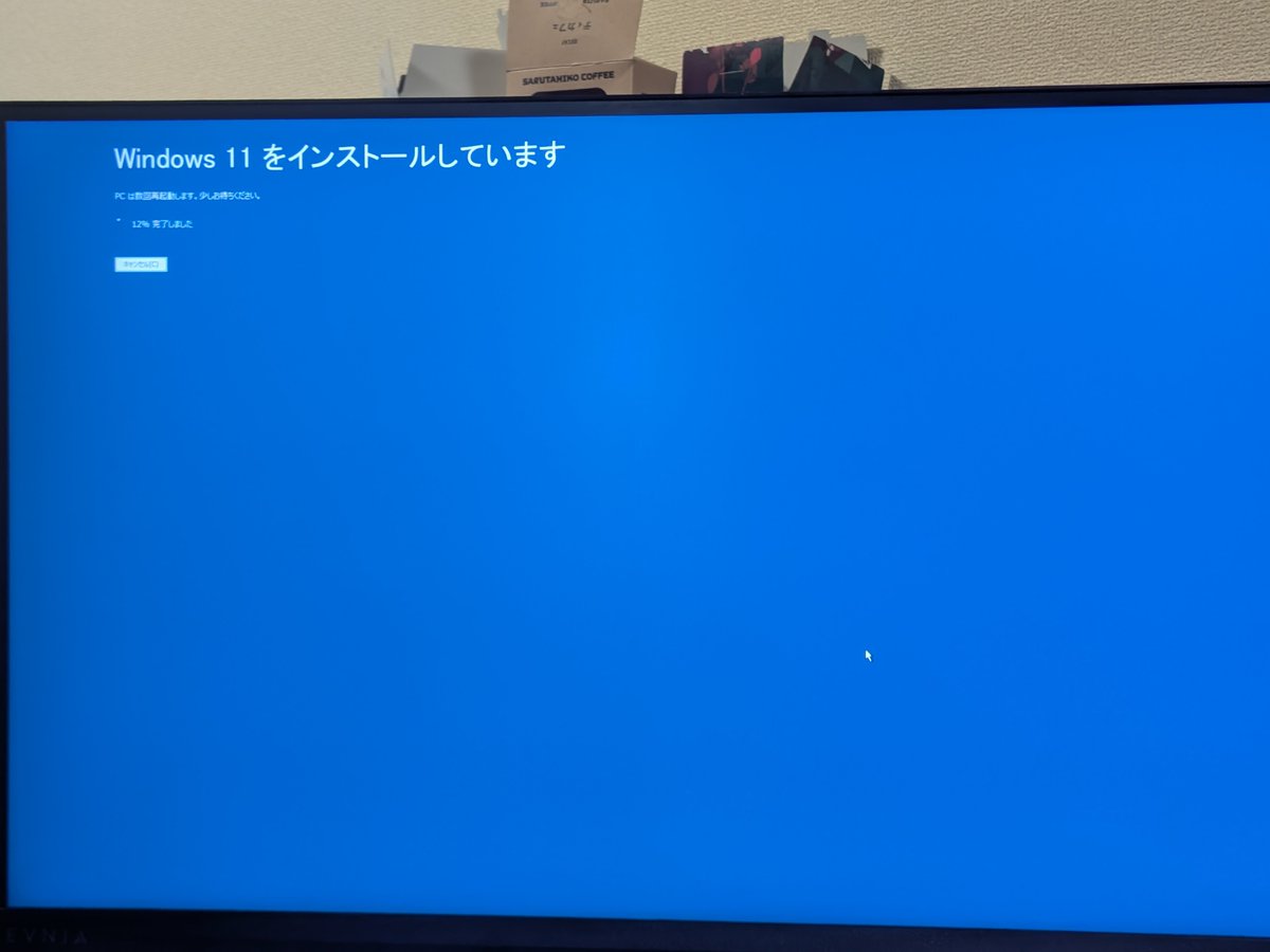 d_s_1's tweet photo. PC届いた！BTOなのにグラボ外してみたりOS入れ直したりしてるところ https://t.co/kAbo7z42tg