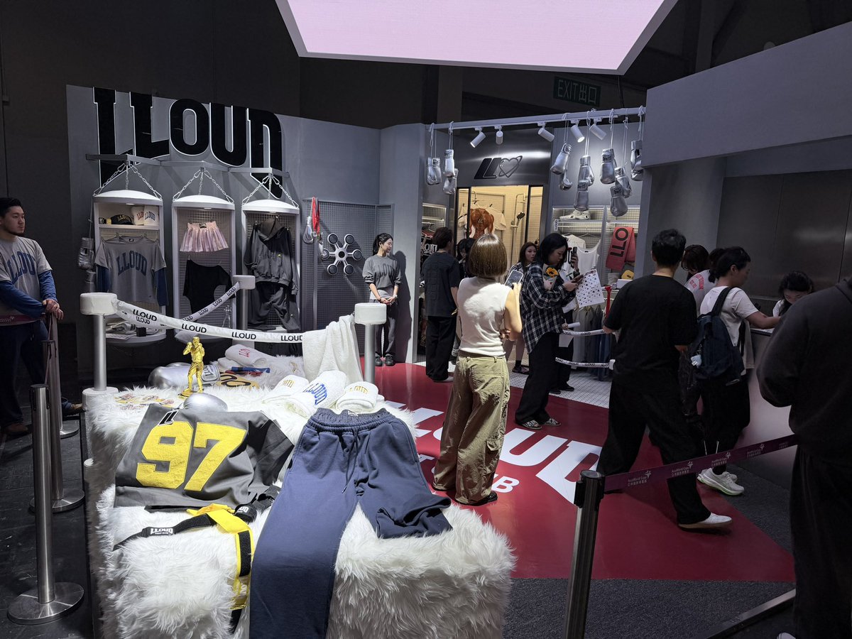 FOR ROSÉ & LISA tweet media