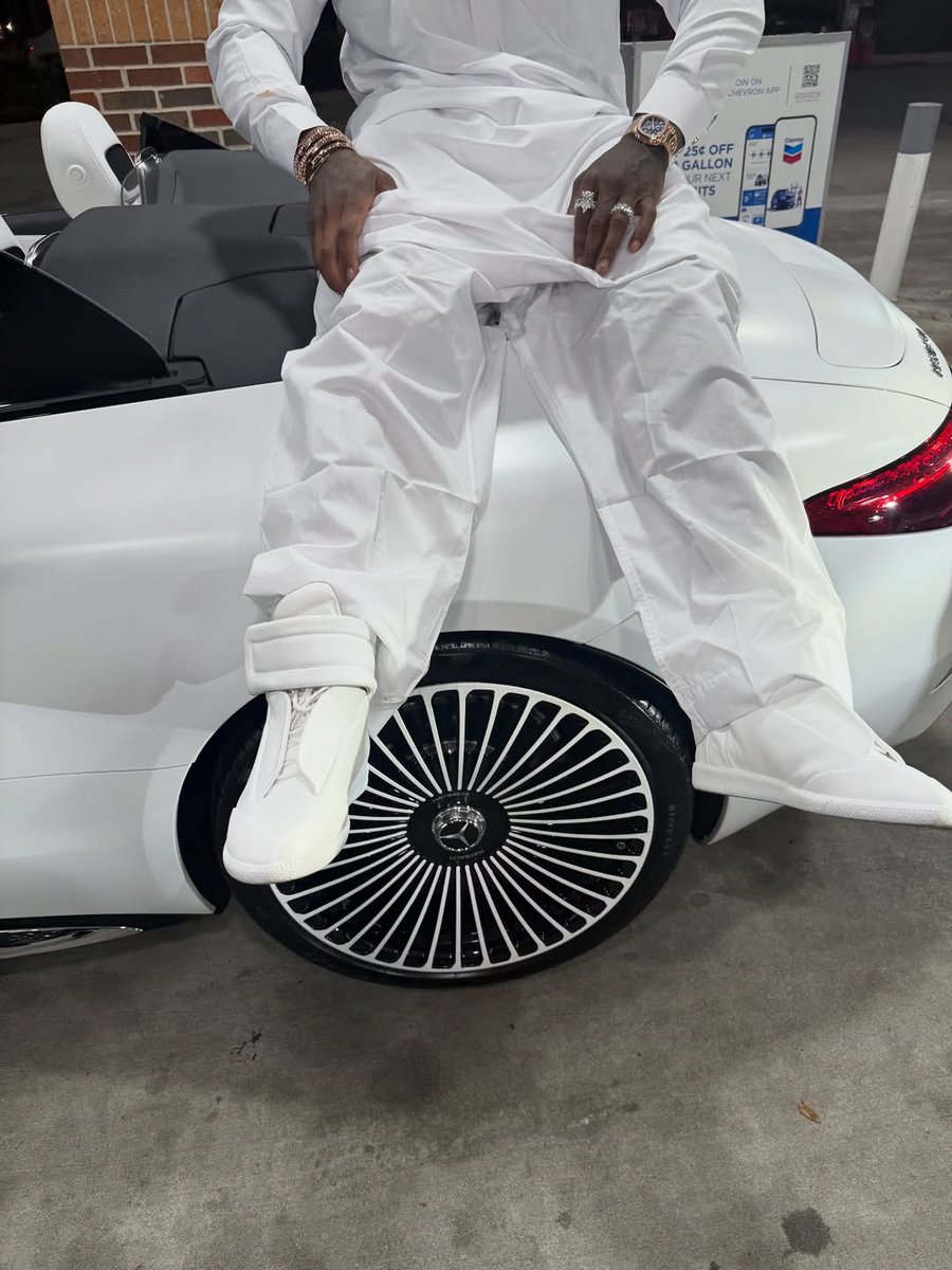 Complex Style tweet media