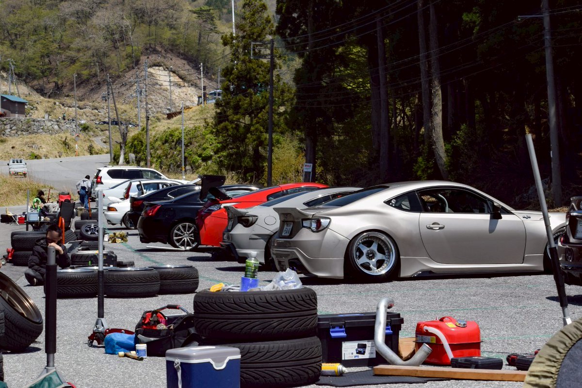 奥伊吹ドリフト練習会
日時：5/1(金)
場所：奥伊吹ﾓｰﾀｰﾊﾟｰｸ第４駐車場
料金：8000円〜10000円
(台数により変動)
内容：定常円&amp;８の字、パイロンコース初めてや不慣れな方は単独走行もOK
もちろん複数台での追走練習等も可
台数少なく余裕あります。
参加希望はコメント、DMお願いします！