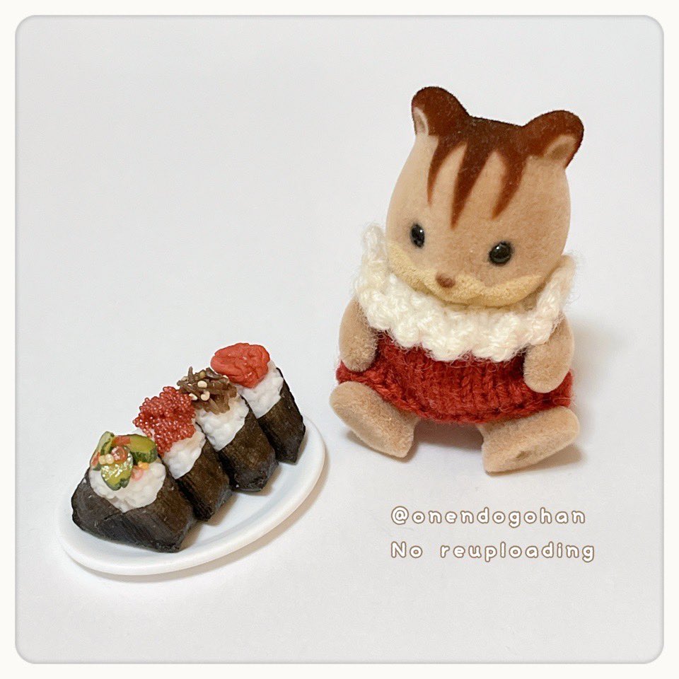 ふたりごはん
おにぎりセット完成しました🍙
今回のおにぎりの具はきゅうりの漬物、とびっこ、昆布、梅です。
4つすべて未接着なので 選んで持たせることができます。

献立は おにぎり、ししゃも、のり塩れんこん、納豆、里芋のそぼろ煮、わかめと豆腐の味噌汁です。
