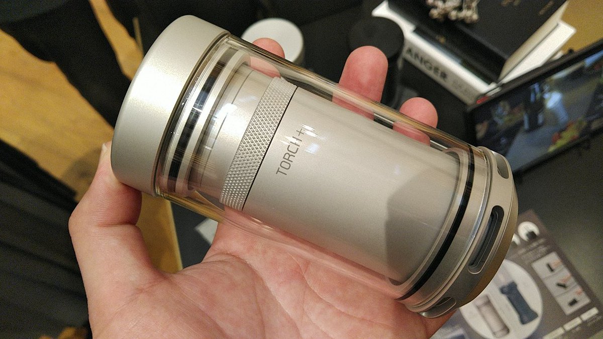bisai_matsuura's tweet photo. 大阪府のシルバー株式会社さんの「TORCH+」は、火を灯すまでの時間すら楽しいスタイリッシュなオイルトーチ！
普段はガラス繊維を生かした「ストーブしん」等を作られていますが、収納時にヌルッとした感触を味わえる切削外装の製品を引っ提げていらっしゃいました(ﾊｧﾊｧ)
次の動画をご覧あれ🎥　I https://t.co/YWyBusS9hB
