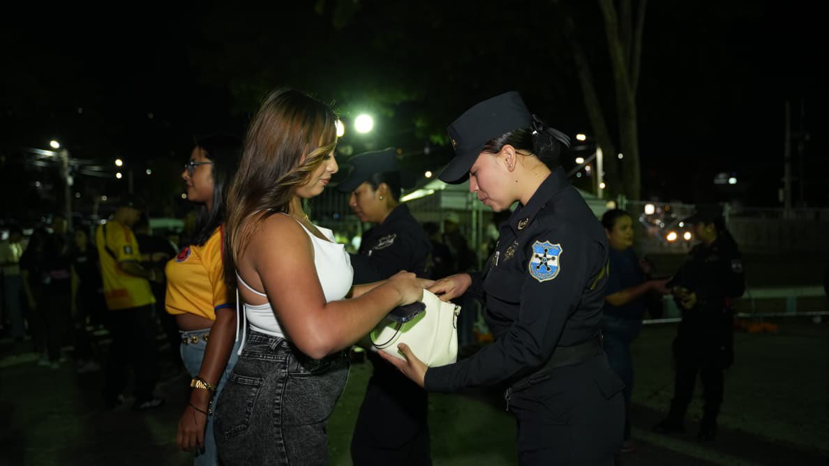 PNC El Salvador tweet media