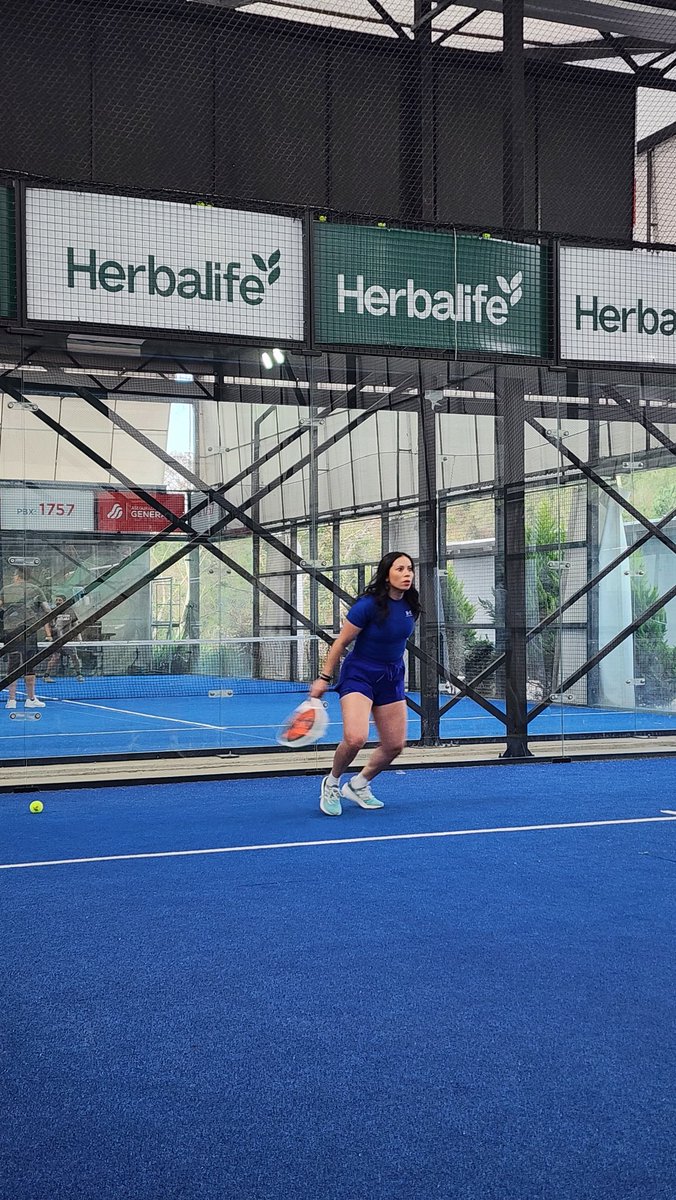 la andre tweet media