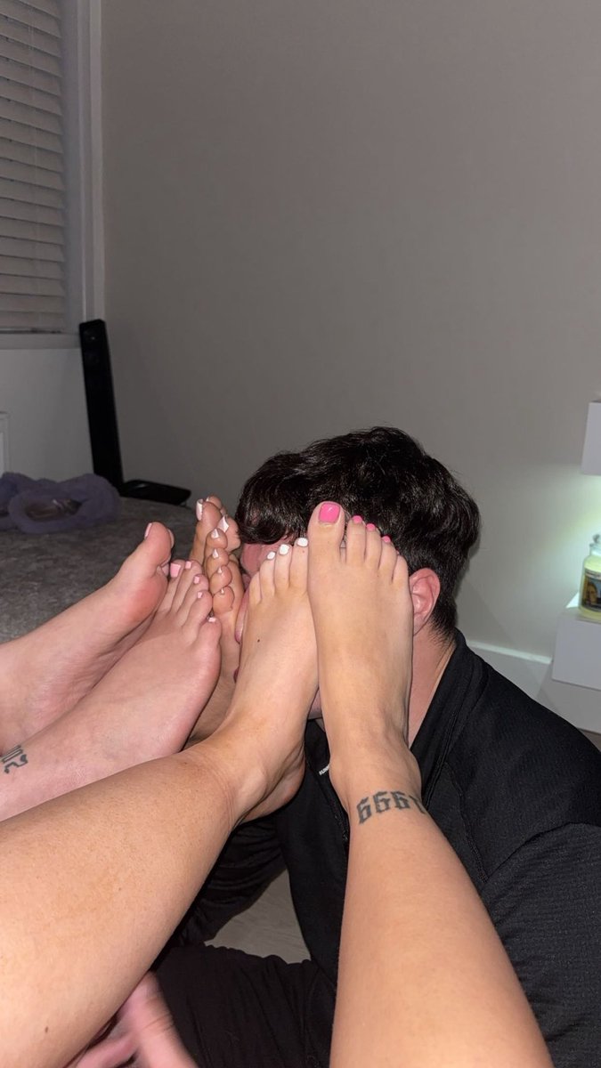 FeetFinder.com tweet media