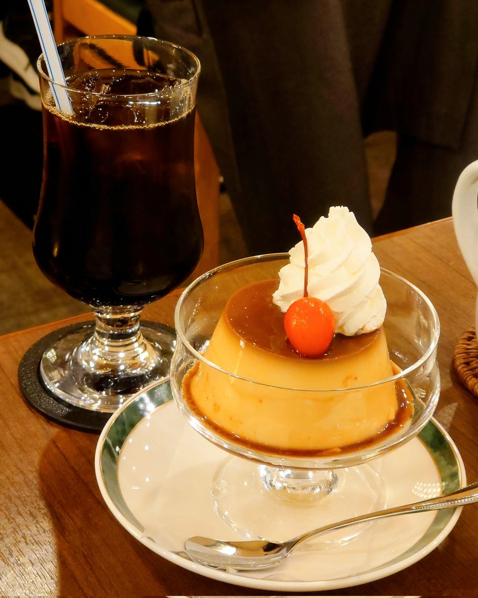 princesspurinbb's tweet photo. 新宿駅構内 小田急エース 南館にあるcafe terrasse シルエットさんの、純喫茶のプリン

※全席喫煙席のため、煙草苦手な方は注意！ https://t.co/GEu4WQWw9F