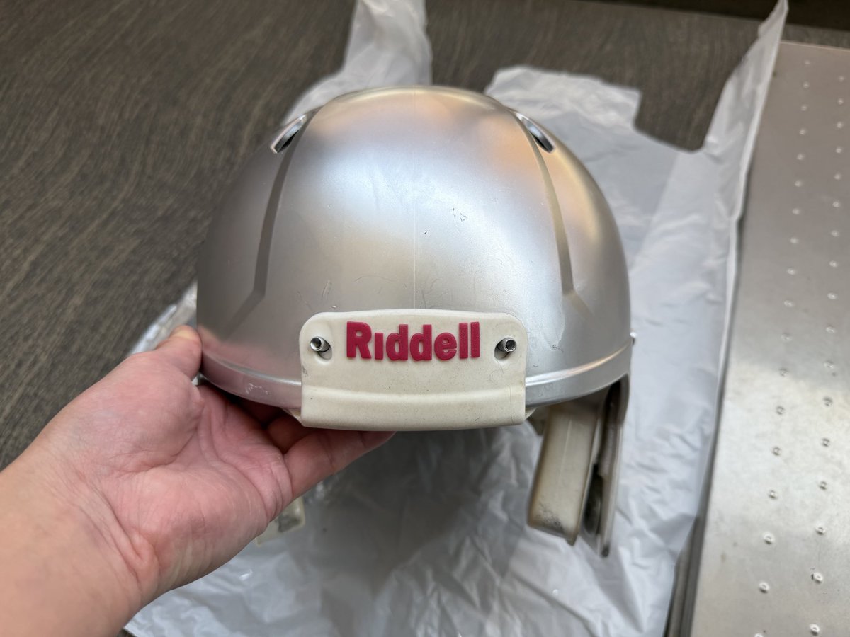 k0rgb's tweet photo. 今年からチームが変わってヘルメットの色を変えないといけなくなったので、、😤🏈 https://t.co/conaoKZ3Gt