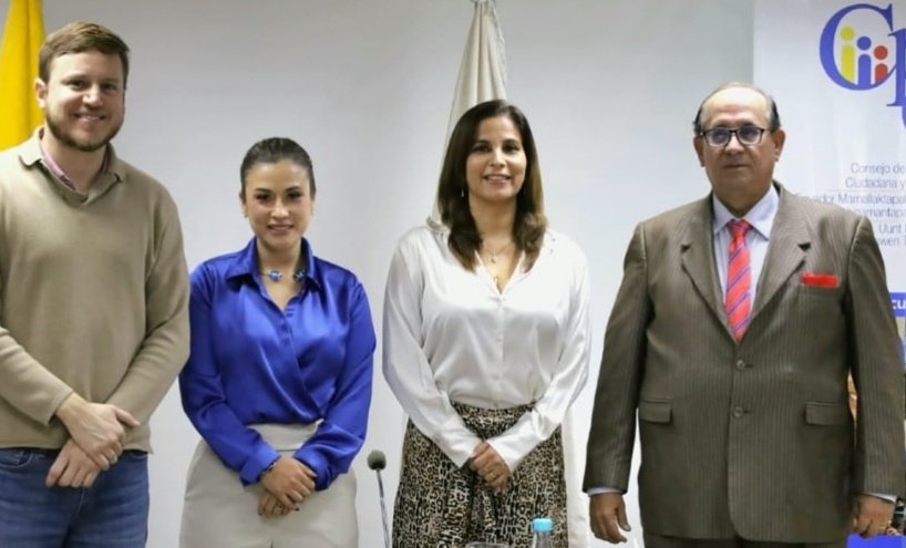 #Pronto 🇪🇨 <a href="/FiscaliaEcuador/">Fiscalía Ecuador</a> pide llamar a juicio a siete procesados por presunta asociación ilícita en #CasoLigados. 
Según la Fiscalía, los elementos de convicción expuestos durante la etapa preparatoria sustentarían la existencia de una estructura política criminal ..⏬⏬