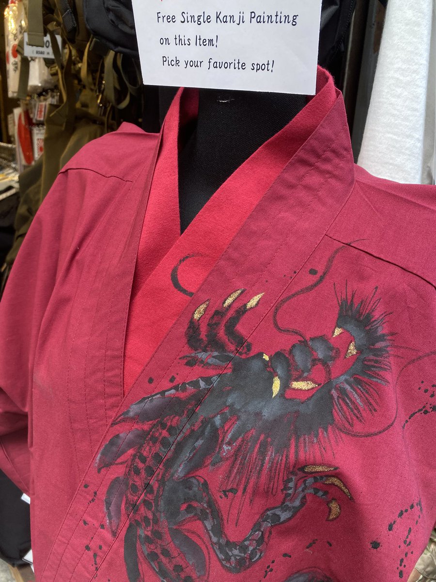 kyoto_ao's tweet image. 手描き友禅　碧はお友達の
やまもとさんを間借りさせて
いただいております！
京都の春と強強の龍や鯉達を
お披露目中です😁

3月14日〜3月31日
コレクションショップYAMAMOTO京極店

（詳しくは）
ao-kyoto.jp/saiji.php

#CherryBlossoms
#Nishikigoi
#LiveDesign #CustomMade #HanddrawnArt