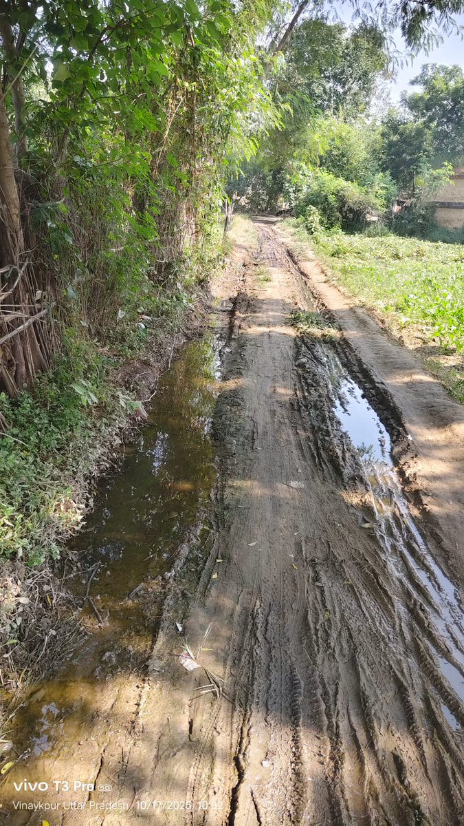 Siddharth0645's tweet photo. @myogiadityanath @SultanpurDm @CdoSultanpur @sultanpurpolice @DproSultanpur 
महोदय  ग्राम प्रधान द्वारा बनायी जा रही अधूरा नाली को पूर्ण  व रास्ता बनाये जाने के सम्बन्ध में, महोदय इसी रास्ते से कोटेदार के यहां राशन का  आना रहता है  ग्राम विनायकपुर थाना कुड़वार जनपद सुल्तानपुर https://t.co/IhxfP0pH1k
