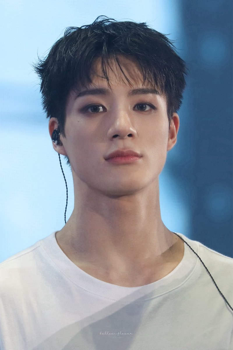 𝐵𝐹. tweet media