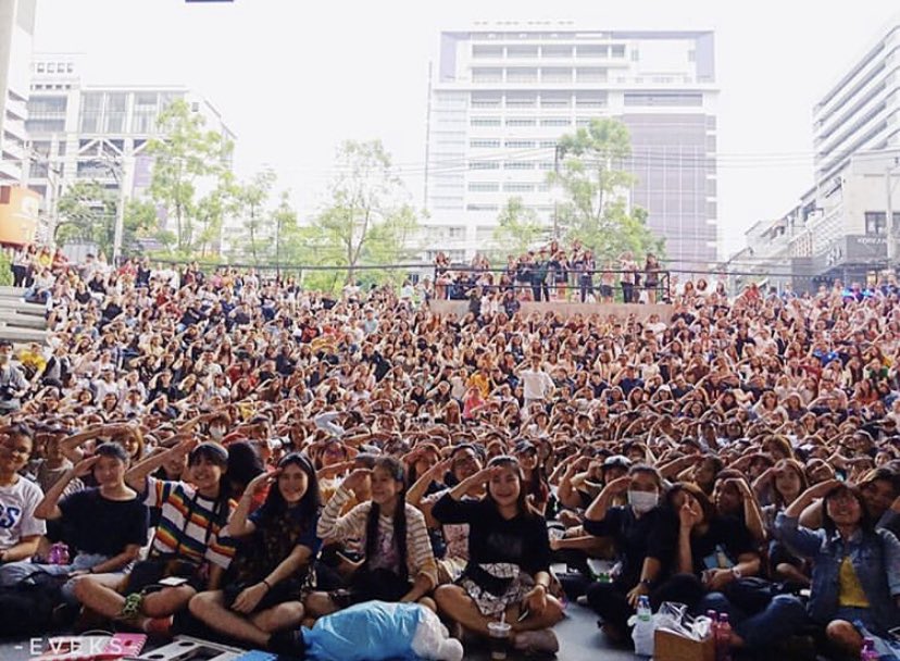 Pikkykiki's tweet photo. มีแฟนคลับเป็นล้าน เราก็คือหนึ่งในนั้น

มีแฟนคลับเป็นแสน เราก็คือหนึ่งในนั้น

มีแฟนคลับเป็นหมื่น เราก็คือหนึ่งในนั้น

มีแฟนคลับเป็นพัน เราก็คือหนึ่งในนั้น

มีแฟนคลับเป็นร้อย เราก็คือหนึ่งในนั้น

@kristtps 
#1M500KWithKristP 
#KristPerawat https://t.co/qA02SeBduw