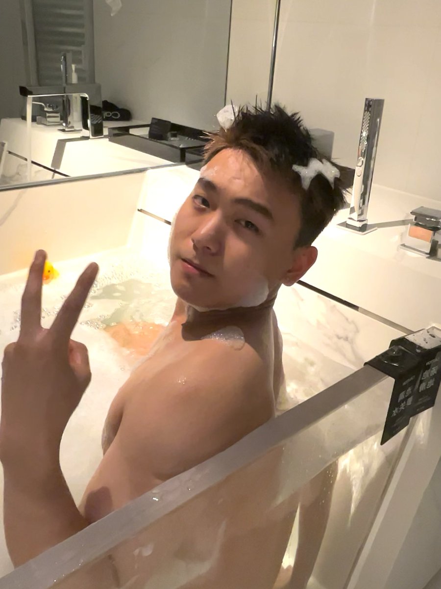 wenjin360279's tweet photo. 🐶🐮🩵🛁 https://t.co/8UHaLU5xgY