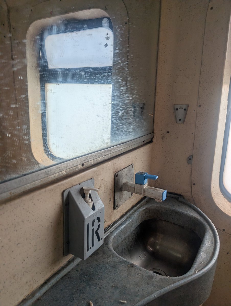 kumarprabhat994's tweet photo. We are traveling in tain no 19046 in 3A coach no. B1. Now we have facing issue for handwash and water flow in washroom area. @RailMinIndia  please resolve issue as on priority. https://t.co/nO2OWQ9U8F
