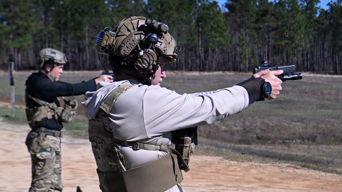 ᴅᴇᴡ tweet media