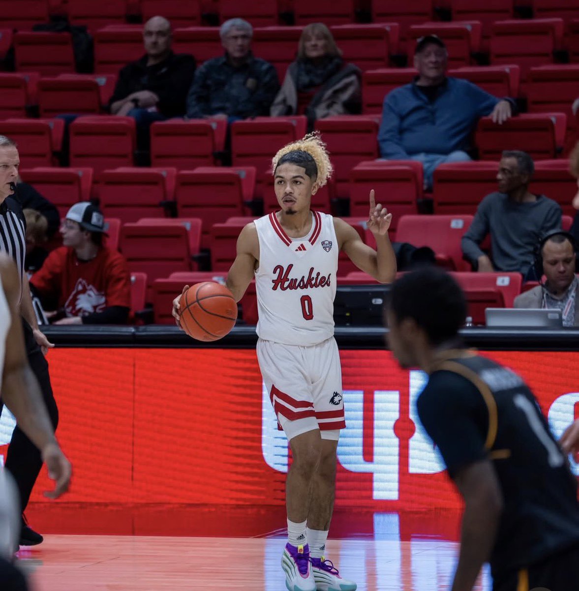 Tobias Bass tweet media