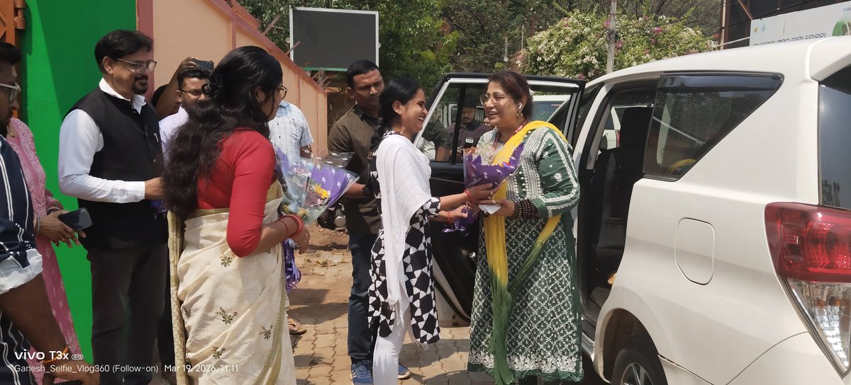 DrGayatriDevi3's tweet photo. ମହିଳା ଓ ଶିଶୁ ବିକାଶ ବିଭାଗର କମିଶନର ତଥା ଶାସନ ସଚିବ ଡଃ. ମୃଣାଳିନୀ ଦର୍ସ୍ୱାଲ (IAS)ଙ୍କ ଜୟପୁରସ୍ଥିତ ଉତ୍କଳ ବାଳାଶ୍ରମ ପରିଦର୍ଶନ | @WCDOdisha @dmkoraput https://t.co/G8BmW0F8ZU