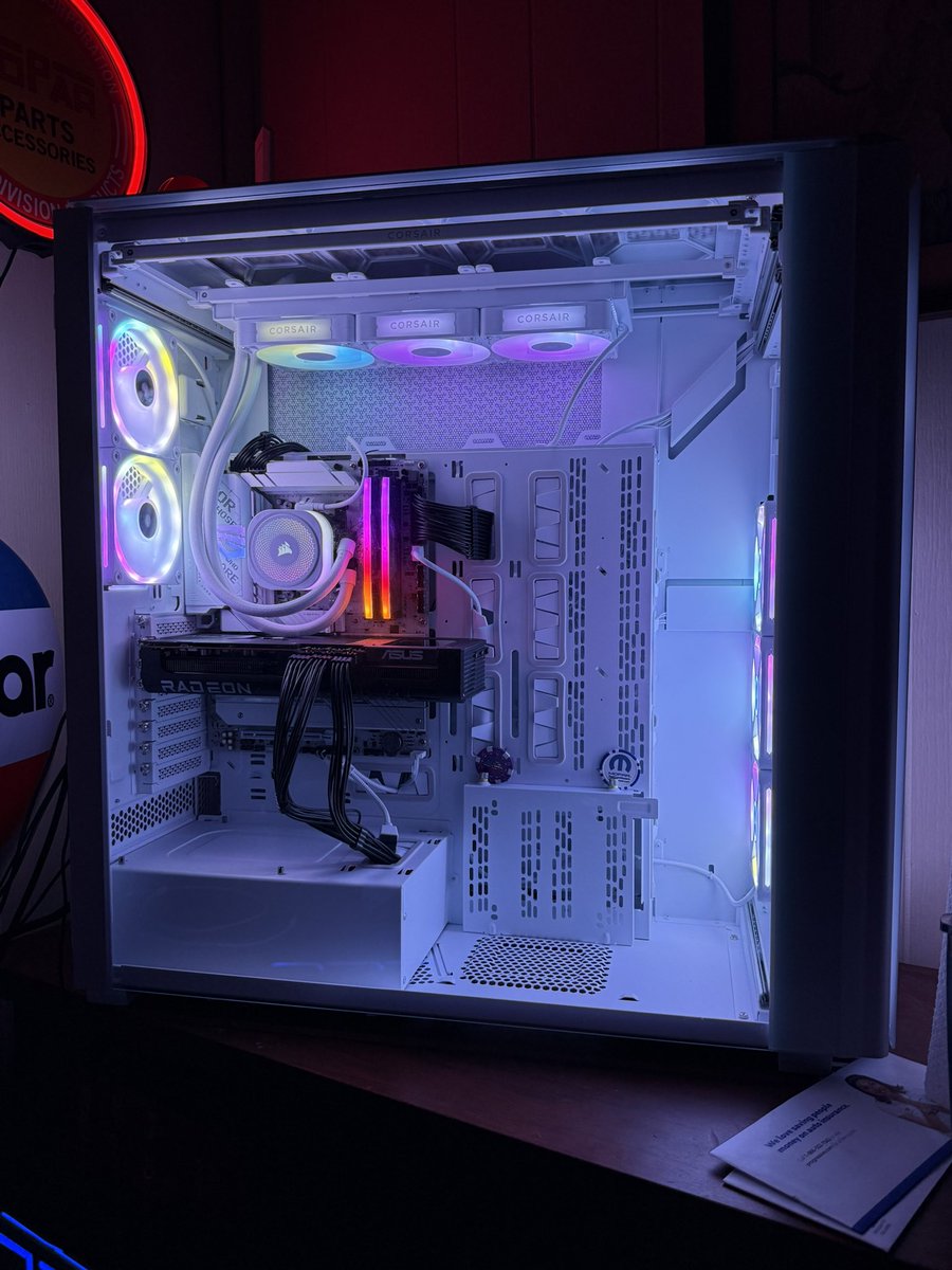 DieselGaming96's tweet photo. So after two months of building and waiting I finally have my new gaming rig built and the parts I’m using are @ASUS_ROGNA @ASUS @CORSAIR and I got majority of the parts from @microcenter and I enjoyed going into micro center and wish there was one closer to me than an 1.5 hours https://t.co/wJxEn8Glo9