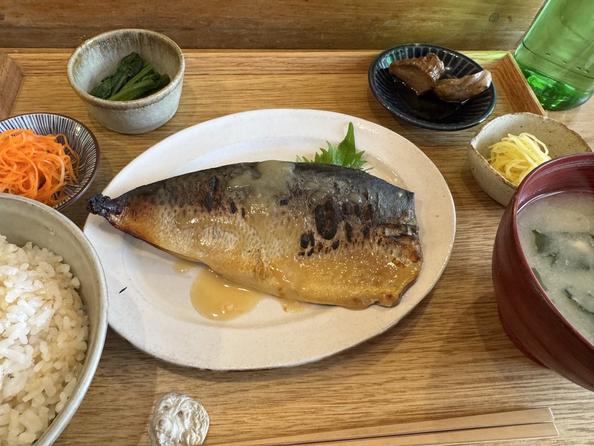 inetsh's tweet photo. 食堂めぐる『ごま鯖の西京焼き』＠松陰神社前 https://t.co/LlebxtUixr