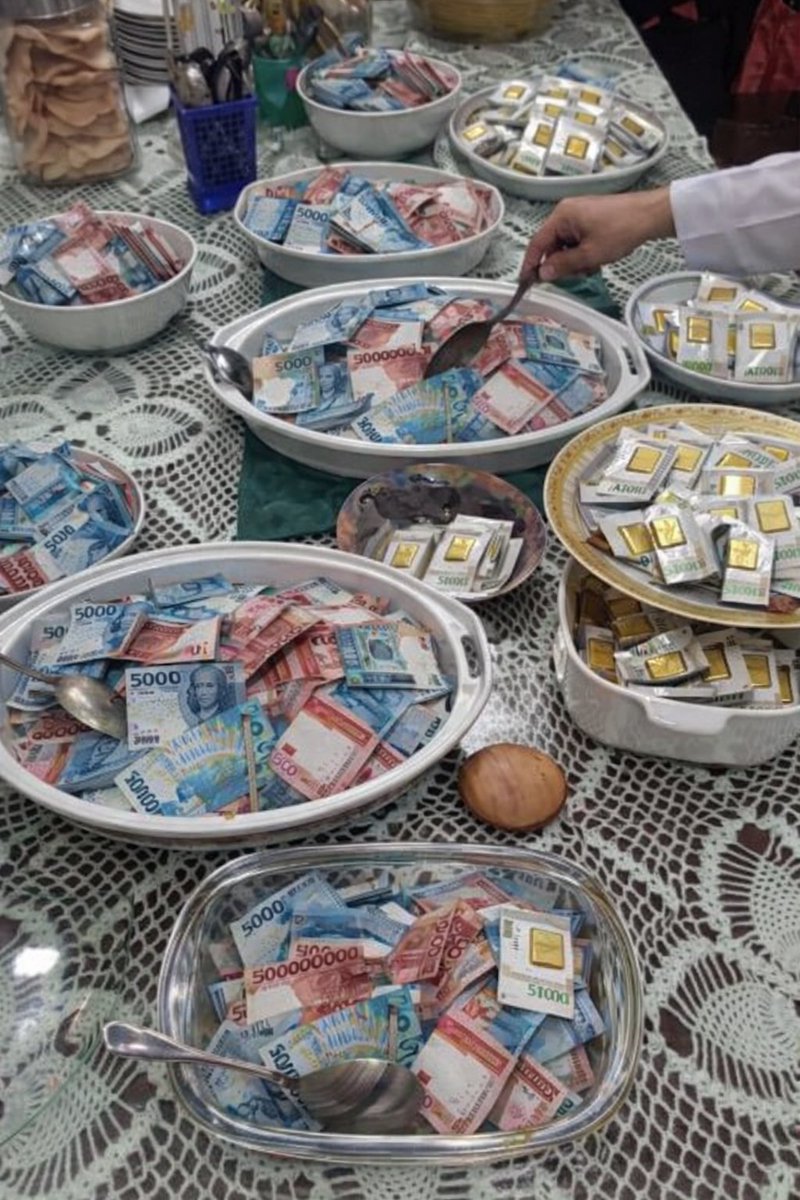 Look at me tweet media