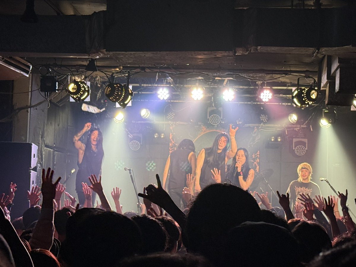 HommaKats's tweet photo. SABLE HILLS 10TH ANNIVERSARY TOUR
-HOMECOMING-
偶然にもSABLE HILLSのライヴがあったので運良くチケットが取れました。
怒涛の激烈ライヴでした🤘🏻😃
またオープニングアクトのGraupelと View From The Soyuz も激アツで最高でした😀
#SABLEHILLS
#TAKUYA
#Rict
#Wataru
#UEDA
#KenT
#10thAnniversaryTour
#HOMECOMING
#Graupel
#ViewFromTheSoyuz
#RadHall
@sablehillsjp
@saunaking_
@metalwarmachine
@wataruyuasa
@ueda__sh
@KenTimanishi