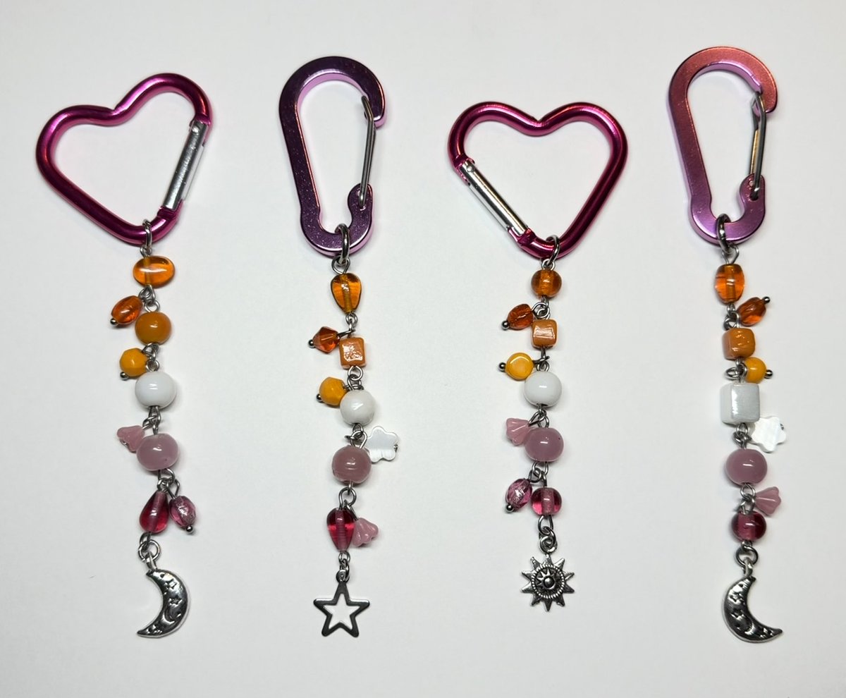 braceletladyy's tweet photo. some lil lesbian carabiner charms https://t.co/ZIYzpHfI9e