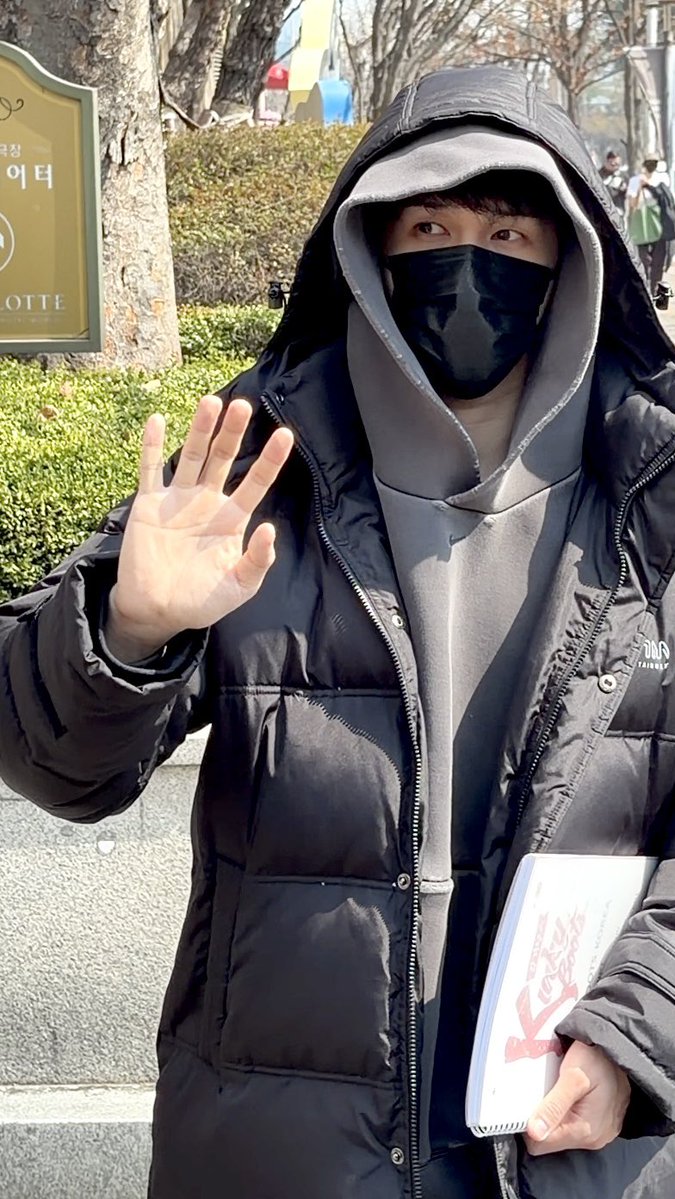 THE MOMENT tweet media