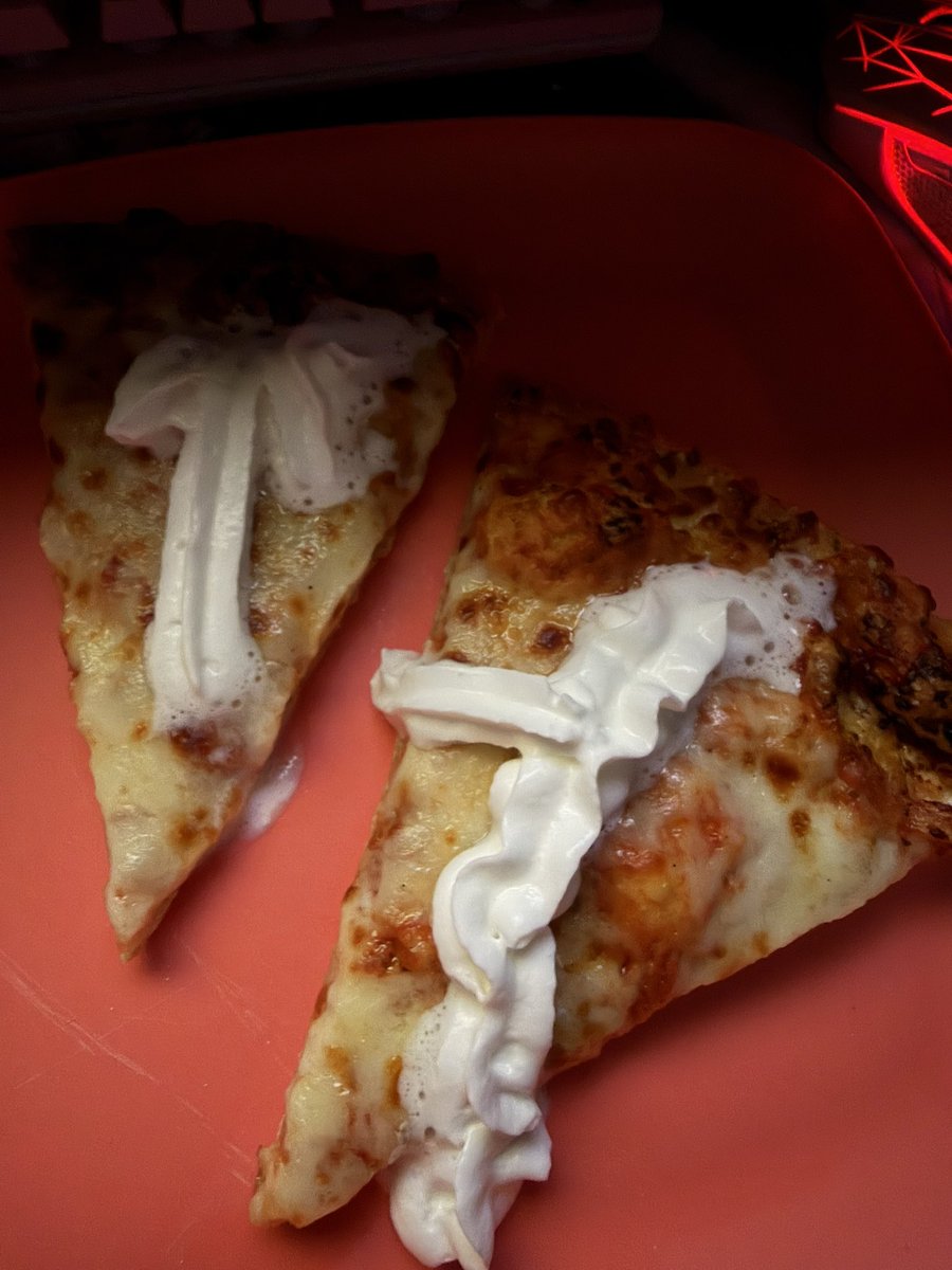 𝑀𝑜𝓂𝓂𝓎 ℛ𝒶𝑒𓂅⋆ tweet media