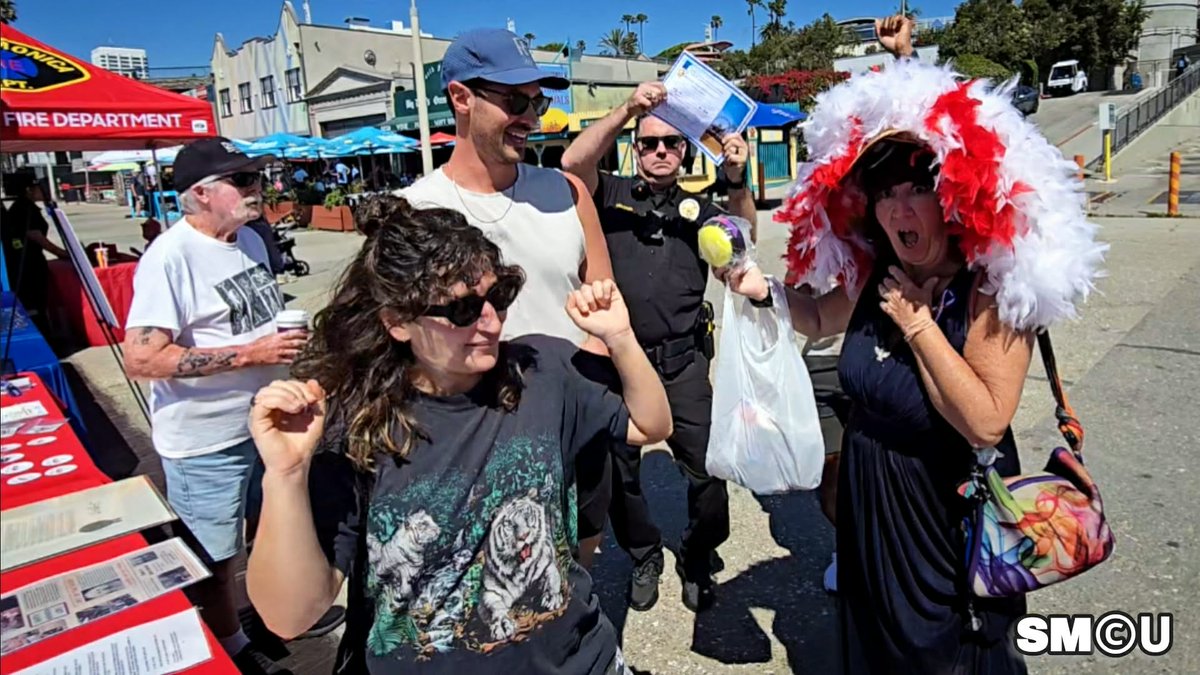 Santa Monica Closeup tweet media