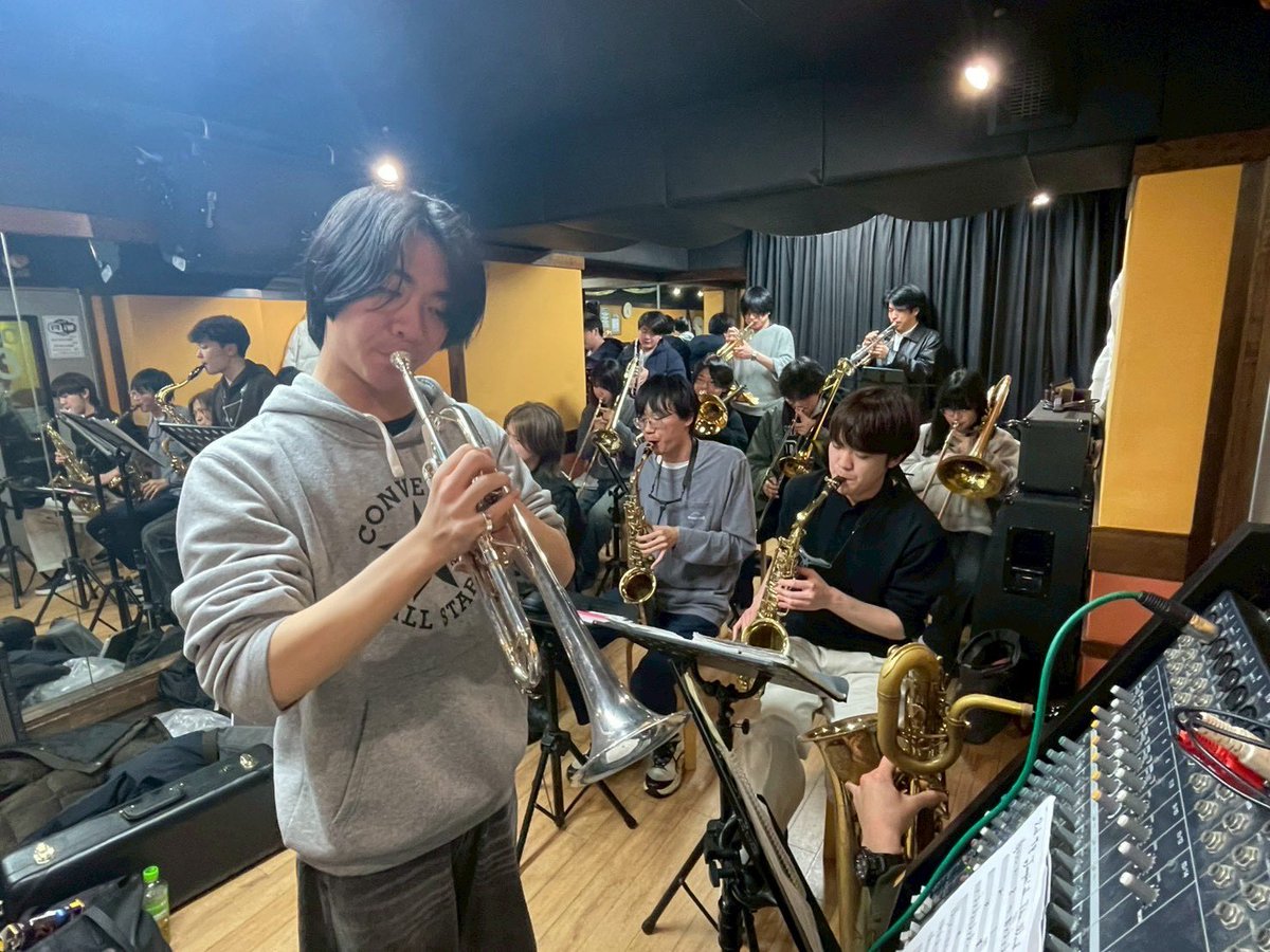 nuwreo's tweet photo. リサイタルまであと0日
ついに本日リサイタル当日！
カウントベイシーの楽曲とともに、皆様と素敵な夜を過ごせますことを楽しみにしております
お申し込みはリプライ先のリンクよりまだまだ受付中！当日受付も可能です
まだ迷っている方もぜひ江古田へ‼️
#日大ホワイト #bigband #春から大学生 #jazz https://t.co/hkqvHeQY1z