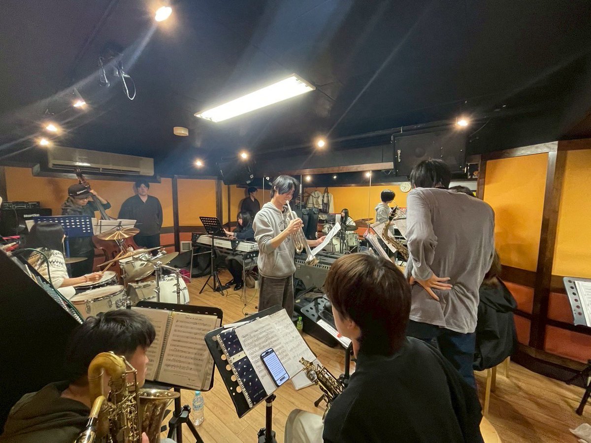 nuwreo's tweet photo. リサイタルまであと0日
ついに本日リサイタル当日！
カウントベイシーの楽曲とともに、皆様と素敵な夜を過ごせますことを楽しみにしております
お申し込みはリプライ先のリンクよりまだまだ受付中！当日受付も可能です
まだ迷っている方もぜひ江古田へ‼️
#日大ホワイト #bigband #春から大学生 #jazz https://t.co/hkqvHeQY1z