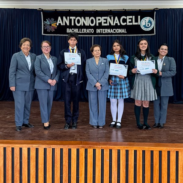 uefmaterdei's tweet photo. Felicitamos a nuestra estudiante Samantha León, de Tercero BGU, quien alcanzó el segundo lugar🥈#Plata en el Concurso Intercolegial de Libro leído Cecilia Benavides, con la obra “La Emancipada” de Miguel Riofrío.
El certamen se desarrolló en el Colegio Antonio Peña Celi.📚✨ https://t.co/hb3pOQLyzn