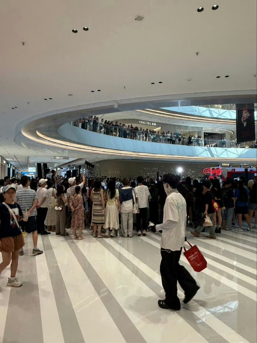 JENNIE NEWS tweet media