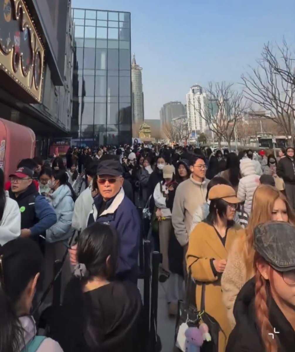 JENNIE NEWS tweet media