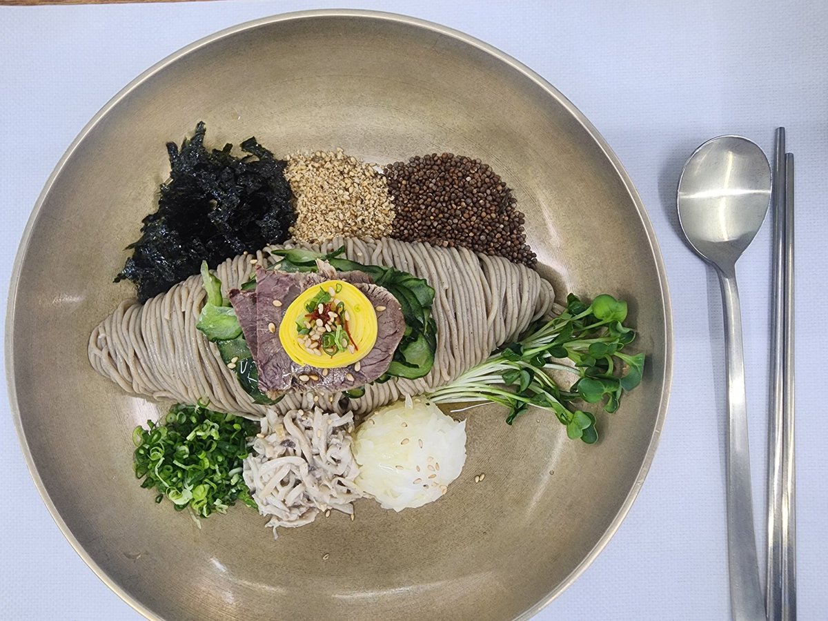 𝄆𝄞유채색𝄇🐝 tweet media