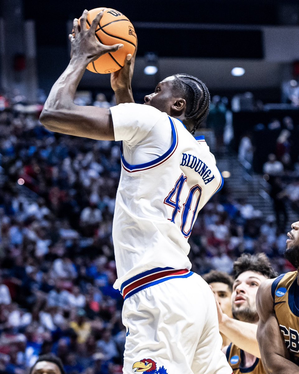 KUHoops's tweet photo. All gas https://t.co/qsJjLxvsyO