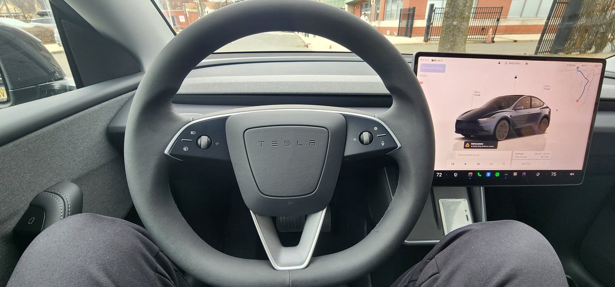 Black Tesla tweet media