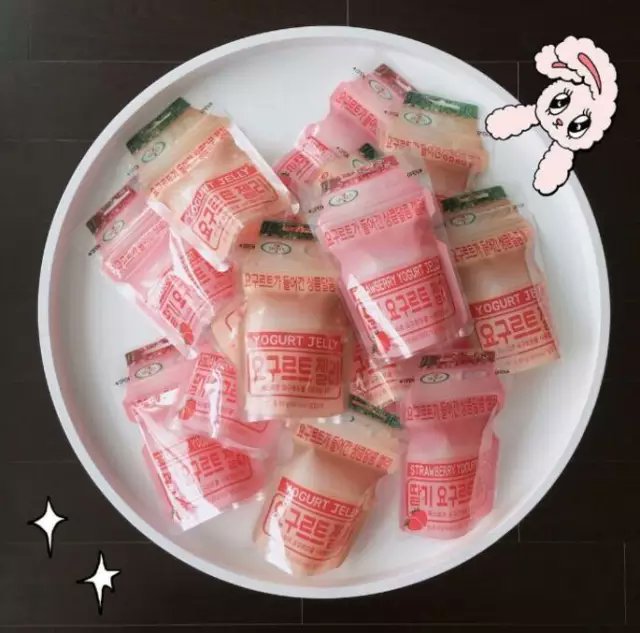 unnikrishnanmal's tweet photo. 周末追剧被投喂！脆生生的青柠黄瓜片+爆浆草莓软糖，一口清爽一口甜，办公室/追剧党速码 #零食分享 #快乐补给 https://t.co/kruaBaAVtz
