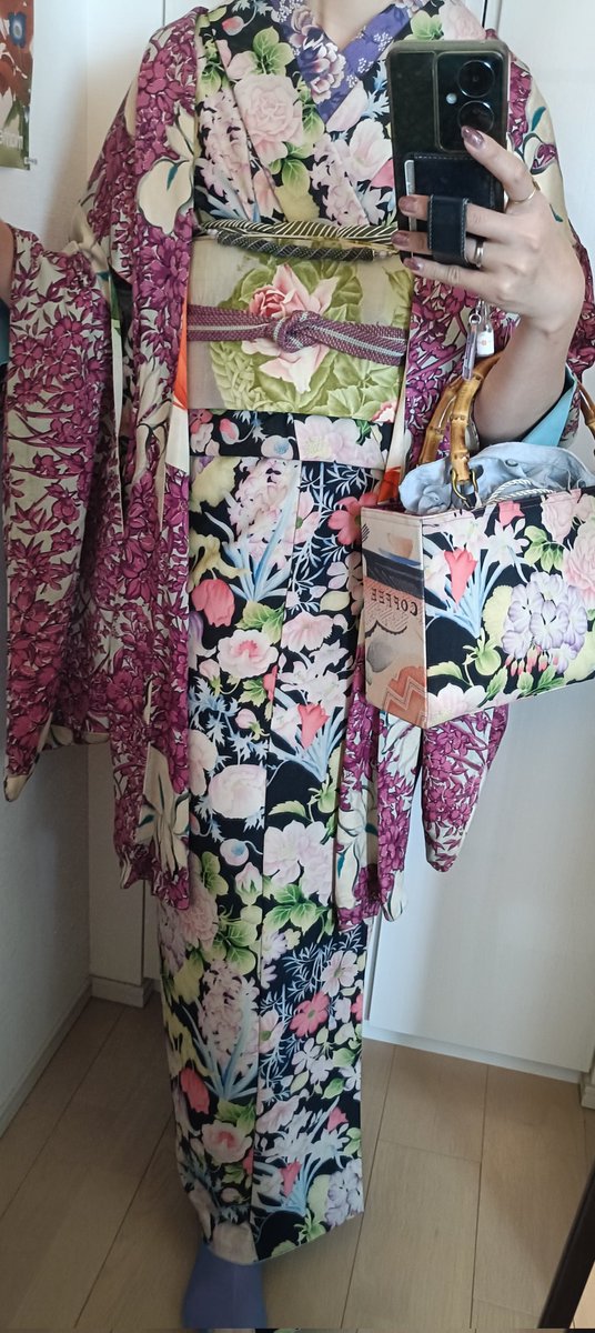 kazuki1006's tweet photo. いざ花桃🌸と花火🎆
#シミレ着物 だよ👘お花見のとき楽👘
帯🌹 #よしぎん さん
羽織紐 #ヰロハ狐 さん
イヤリング #conoco さん
帯揚げ #ミミズクヤ さん
👜 #激甘夢 さん
#かずきもの https://t.co/V4sNmNVk9g
