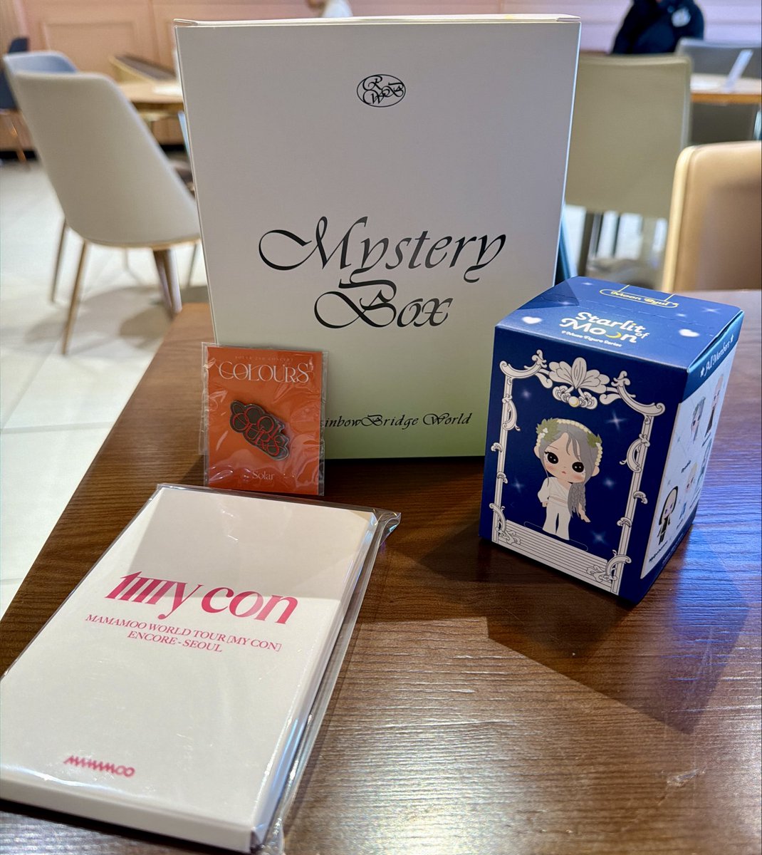 shad0wwmoon's tweet photo. Stopped by the cafe today to get Solar’s event pcs and decided to gamble a lil
#OverTheRainbow #MysteryBox #RandomGoodsEvent https://t.co/bKlPQ5KDnk