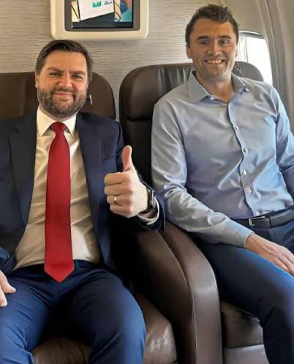 Lee Patriot Hood tweet media