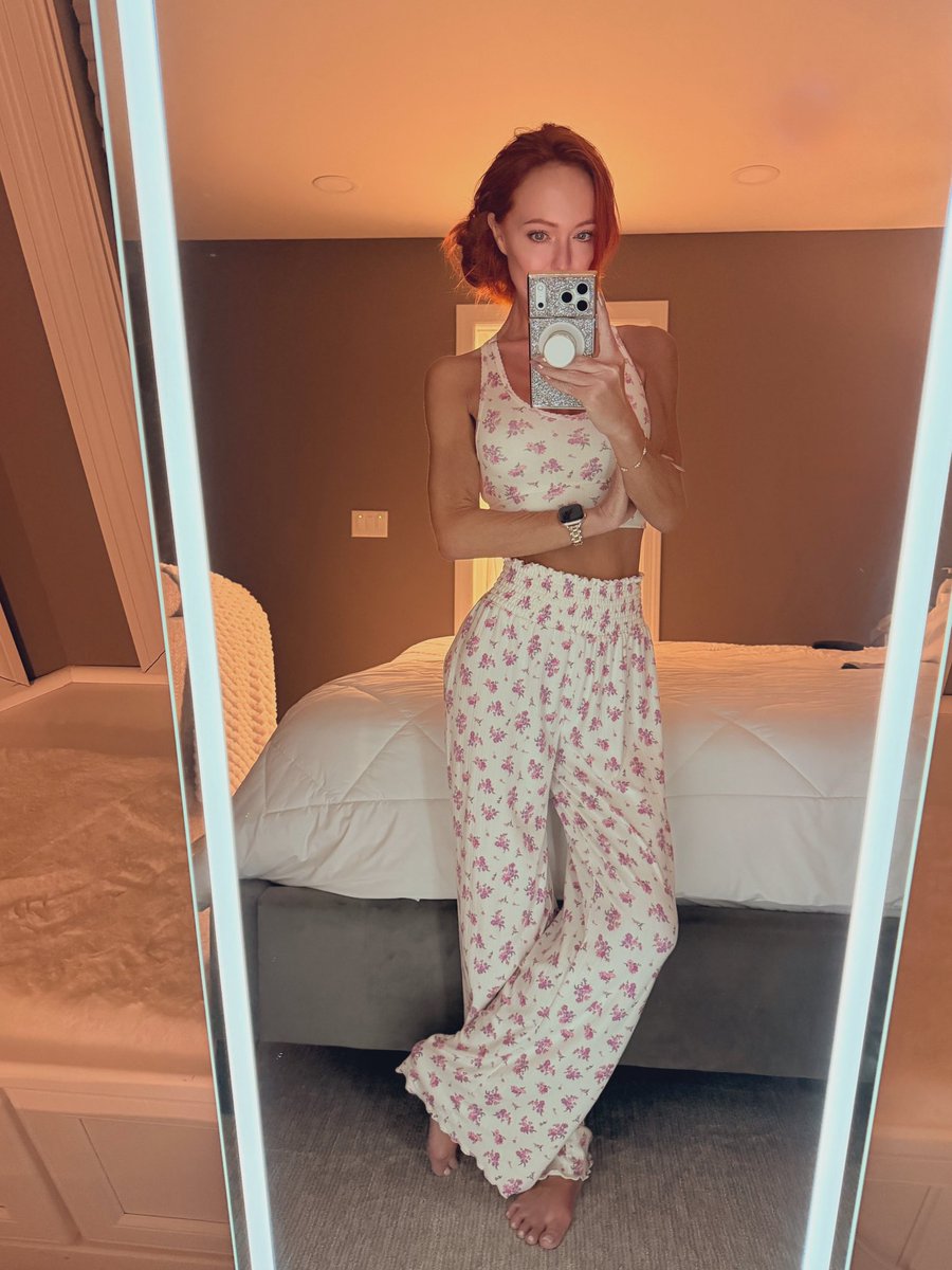 Blushing Dakota tweet media