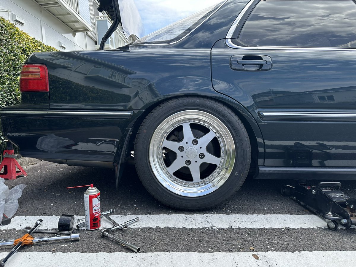 cima_33fhy's tweet photo. アッパーのナット分外して30mm短くして3度くらい？
車検まではできないけどあと少しで行けそう https://t.co/HFImuCAKR1