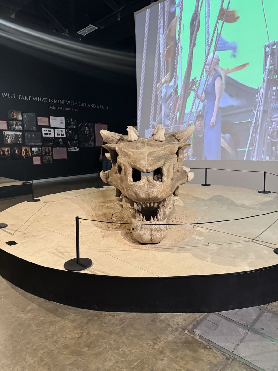 Kat Targaryen tweet media