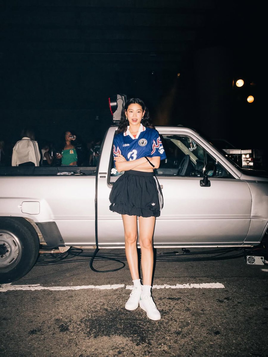 JustFreshKicks tweet media