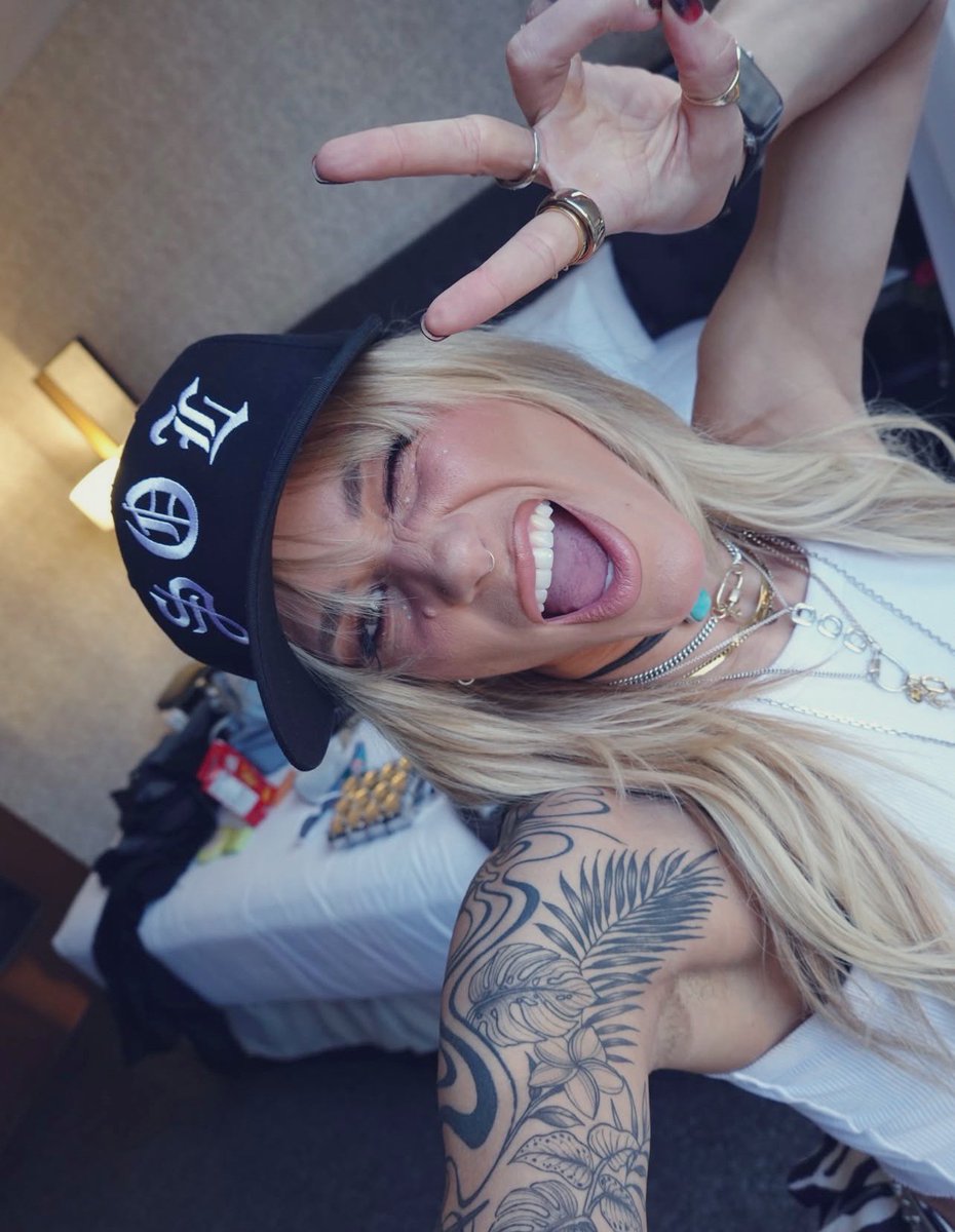 🐬𝒮𝓃𝒶𝓉𝒸𝒽𝒾𝓃𝑔 𝒴𝑜𝓊𝓇 𝒮𝑜𝓁🐬 tweet media