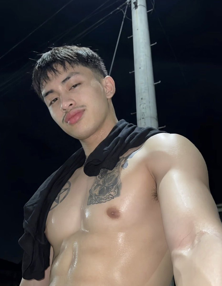 Daily Hot Dudes tweet media