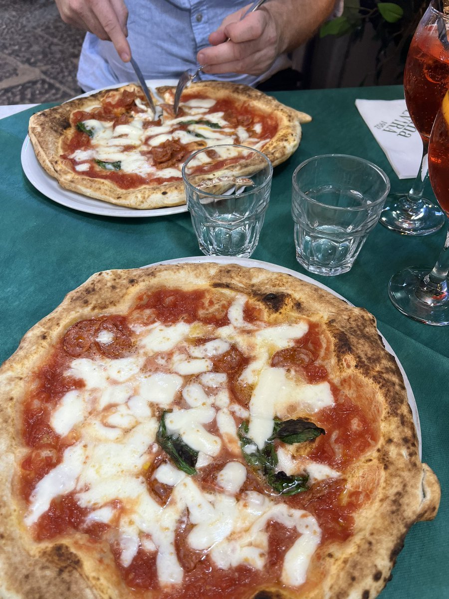 𝓞𝓵𝓮 tweet media