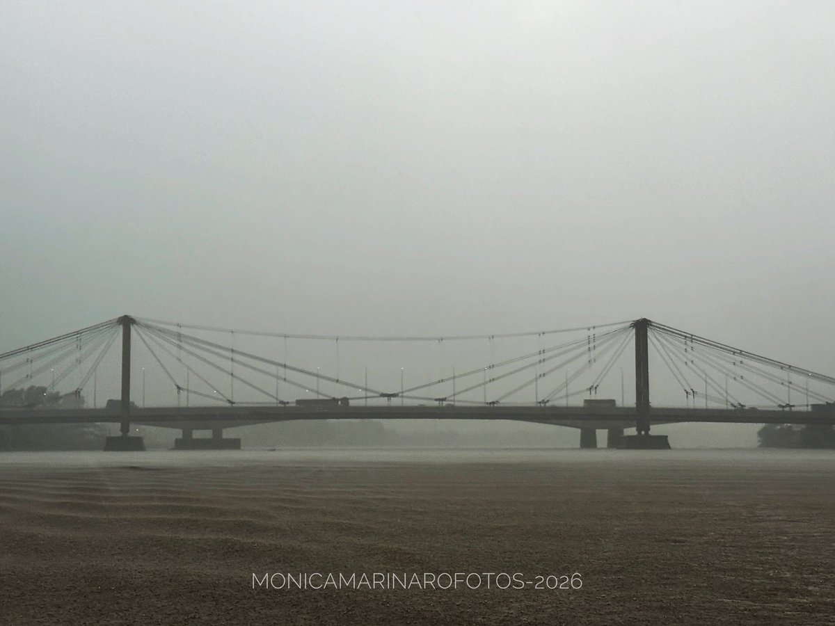 Mgm19771's tweet photo. El Colgante desde el medio de la Laguna Setúbal y lloviendo

@Costalitoral https://t.co/9iLzzWdkqj