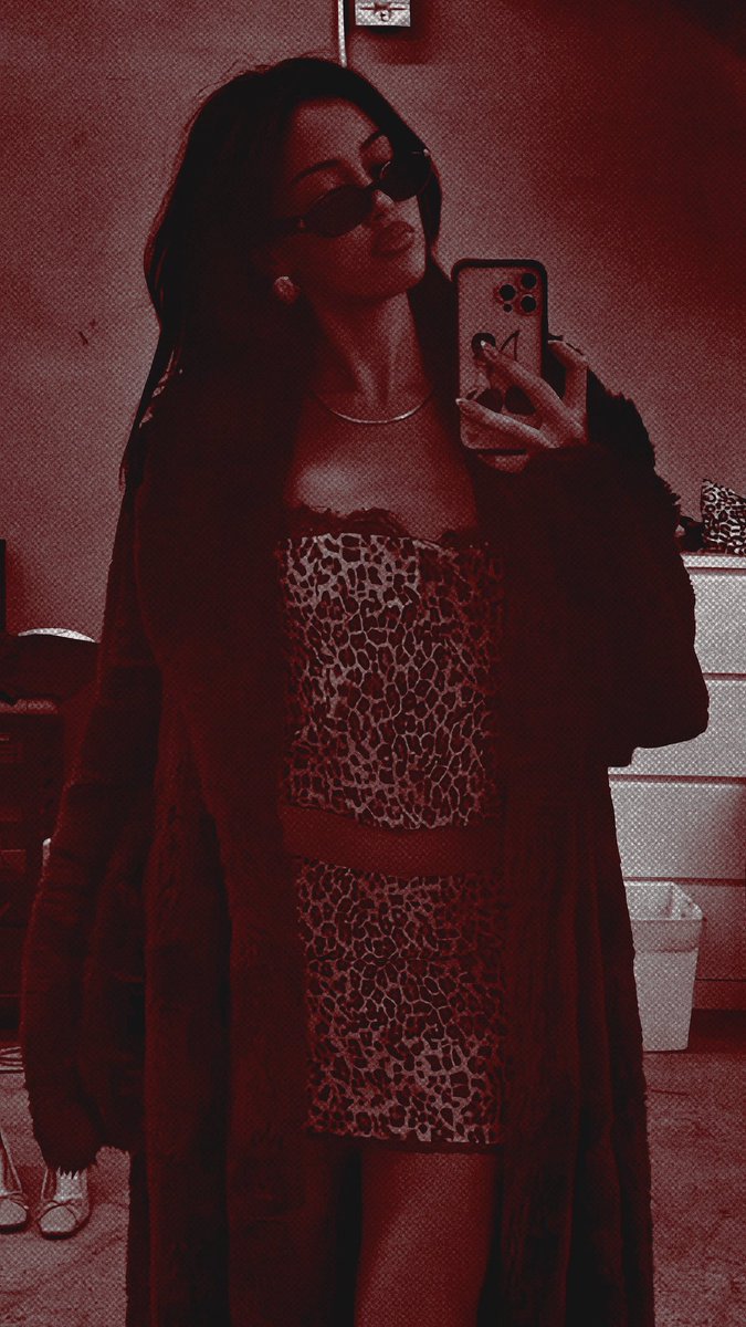 𝐾𝐸𝐿𝐿𝑌 tweet media